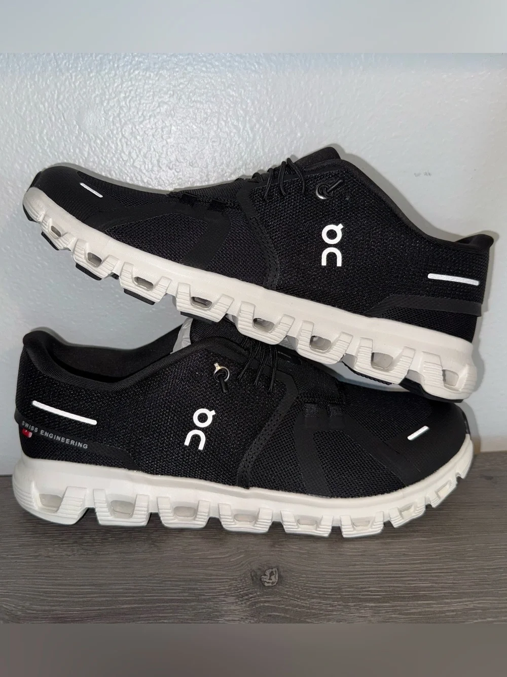 On Cloud 6 Running Men's Black White Athletic Running Shoes 8.5M NIB 10070299